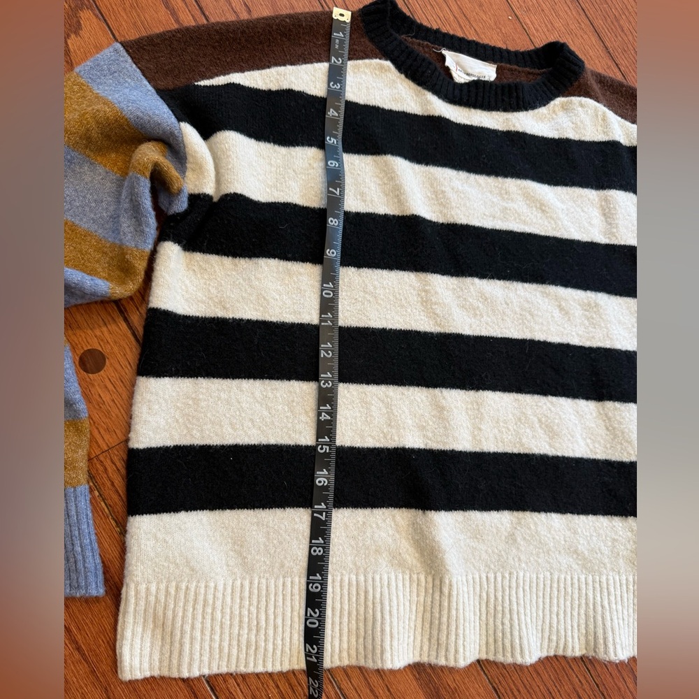 Anthropologie color block sweater- size small - Picture 7 of 11